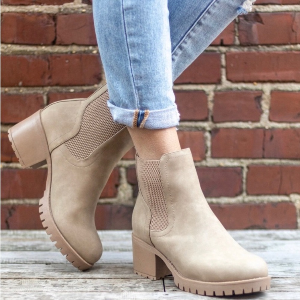 Mia Alejandro Boots Size 10 - Picture 3 of 16